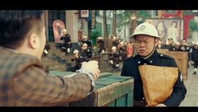 岳云鹏学于谦抽烟的表情,我能笑一年