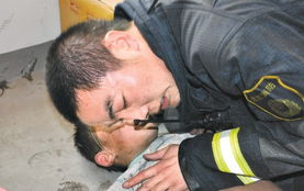 幼童火场昏迷消防员生死营救6轮人工呼吸救回男童