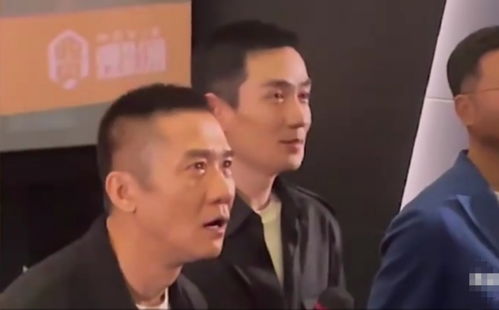 朱一龙接受访问时,被男粉丝叫老公,身旁黄志忠的表情成了亮点