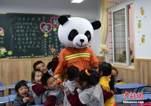 重庆消防表情包主角火锅哥呆萌亮相红熊猫造型萌动山城