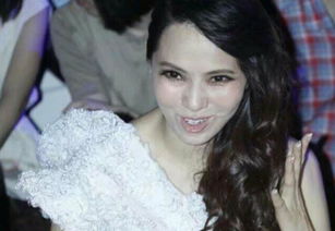伊能静厚粉底笑容僵硬,果然岁月不饶人,美丽在流逝