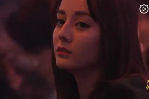 杨幂微博之夜获得公益榜样人物,台下一众明星的表情亮了