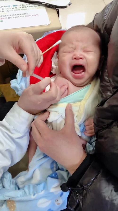 孩子打针,这个表情绝了