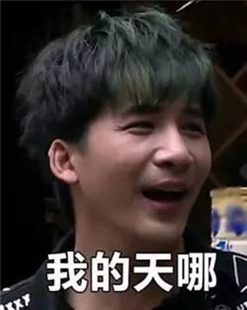 欢笑集锦两个男人在一起交流回家晚的经验