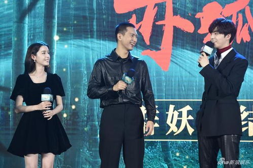 李现模仿王耀庆恶搞表情与陈立农共饮同生共死杯