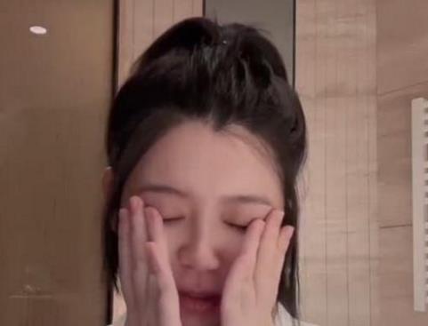 奚梦瑶的动态终于更新了,要生二胎的她脸部变化惊人