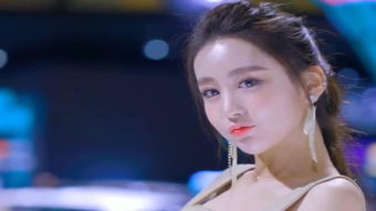 实拍车模美女,表情好可爱呦