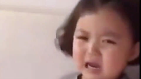 女儿经典摇头晃脑表情包出处