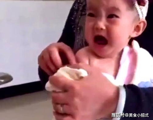 护士给萌宝打完针,才反应过来的宝宝,表情笑翻了整个注射室