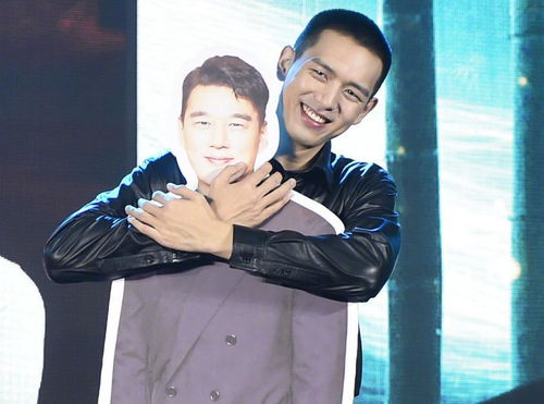 李现赤狐书生路演,舞台上回应王耀庆恶搞大片,主演都在模仿