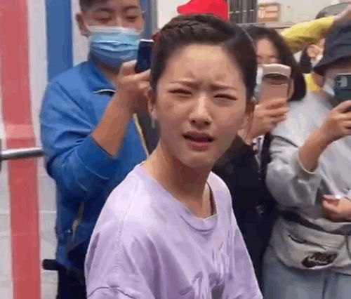 赵露思公开痛恨某代拍的原因居然是因为一个超出圈的表情包