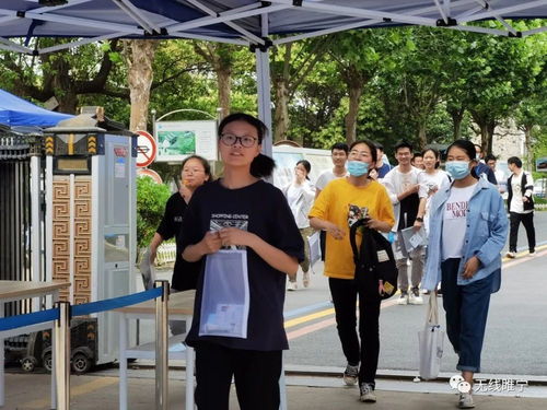 高考结束实拍睢宁现场这一幕,看哭了