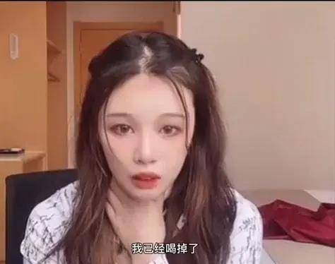 19岁网红直播自杀,她的朋友圈,我不敢看