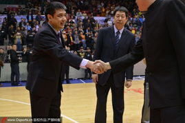 北京高举冠军鼎狂欢嘶喊下他们把客场变五棵松