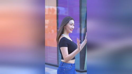 火辣辣的车模,这是你们喜欢的长腿美女吗