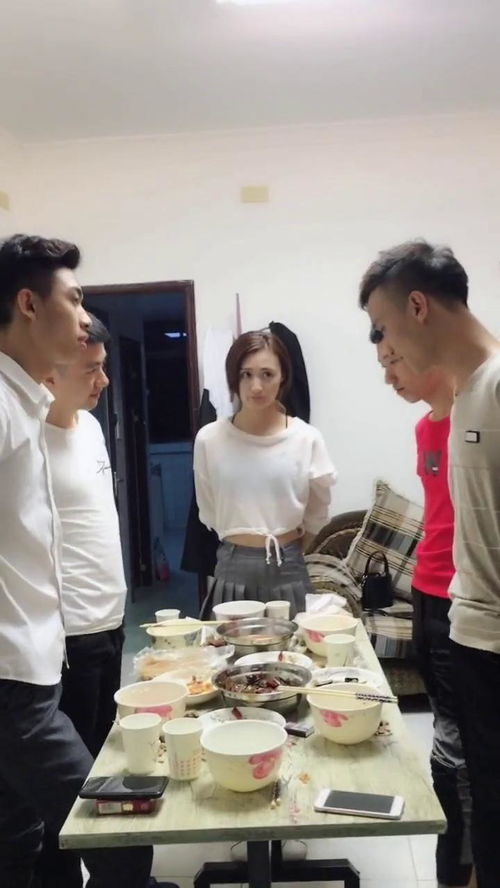看妹子一脸委屈的表情,活该你们单身