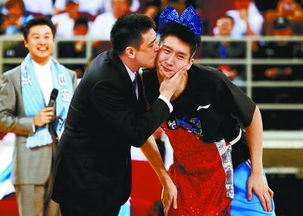 首钢男篮举办球迷答谢会闵帅演讲激情呐喊
